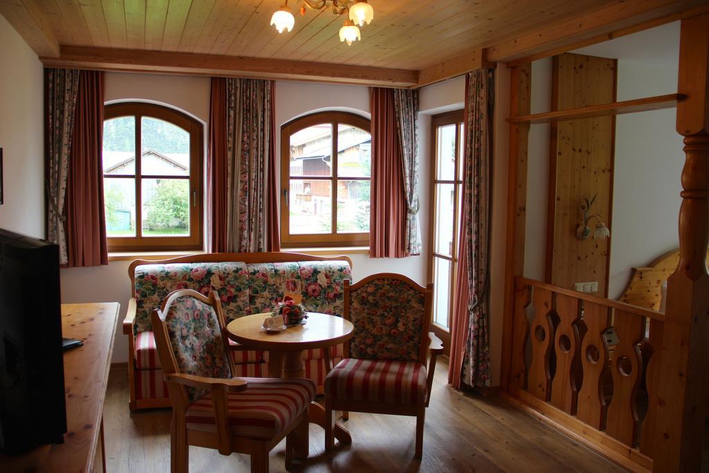 Panorama-Hotel Winklerhof Holzgau Phòng bức ảnh